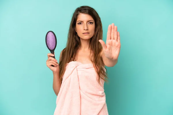 Pretty Caucasian Woman Looking Serious Showing Open Palm Making Stop — Stock Photo, Image