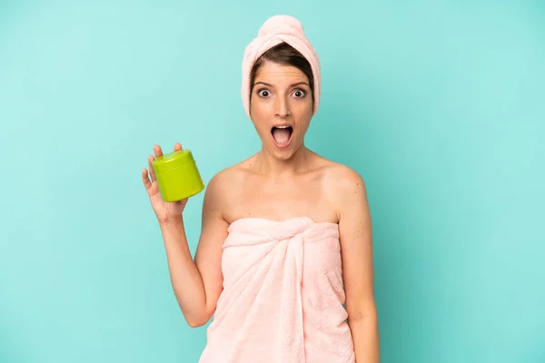 Pretty Caucasian Woman Looking Very Shocked Surprised Shower Gel Concept — Stockfoto