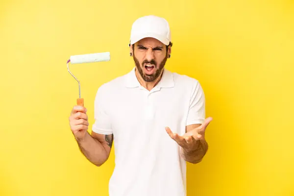 Gekke Man Met Een Baard Boos Geïrriteerd Gefrustreerd Schilderij Home — Stockfoto