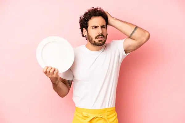 Loco Barbudo Sonriendo Feliz Soñando Despierto Dudando Ama Llaves Con — Foto de Stock