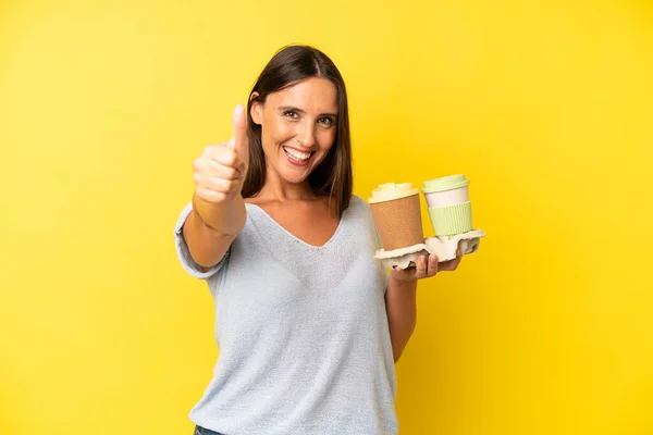 Hispânico Jovem Mulher Adulta Sentindo Orgulhoso Sorrindo Positivamente Com Polegares — Fotografia de Stock