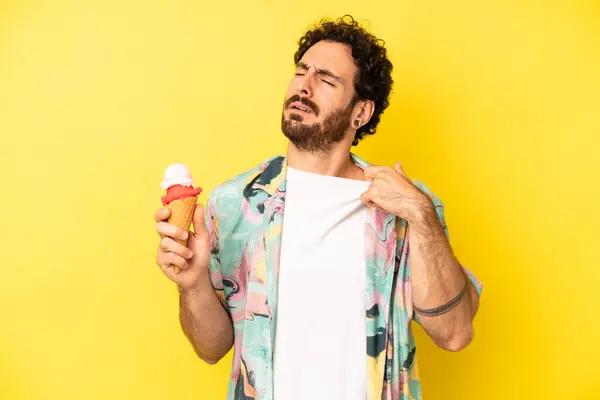 Loco Barbudo Sintiéndose Estresado Ansioso Cansado Frustrado Helados Concepto Verano — Foto de Stock