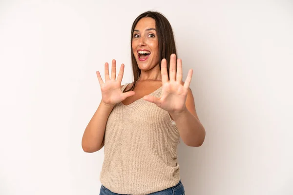 Hispanic Pretty Woman Feeling Terrified Backing Screaming Horror Panic Reacting — Stock Photo, Image