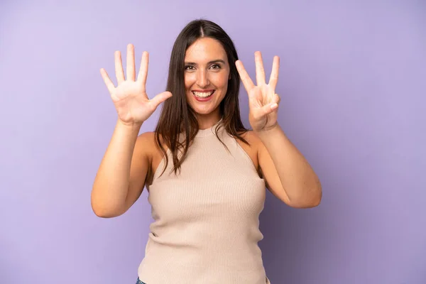 Hispanic Pretty Woman Smiling Looking Friendly Showing Number Eight Eighth — Stock Photo, Image