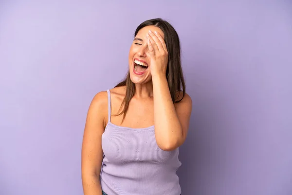 Hispanic Pretty Woman Laughing Slapping Forehead Saying Doh Forgot Stupid — Stock Photo, Image