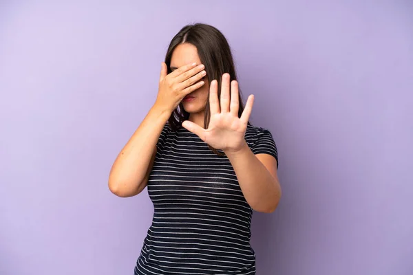 Hispanic Pretty Woman Covering Face Hand Putting Other Hand Front — Stock Photo, Image