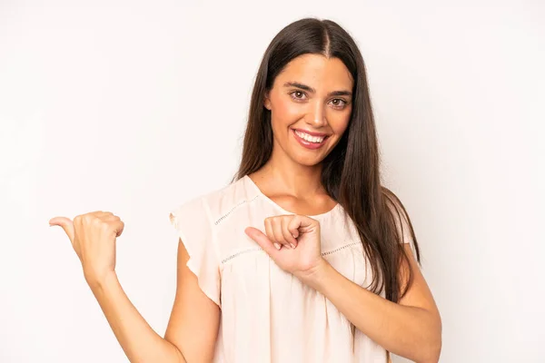 Hispanic Pretty Woman Smiling Cheerfully Casually Pointing Copy Space Side — Stock Photo, Image