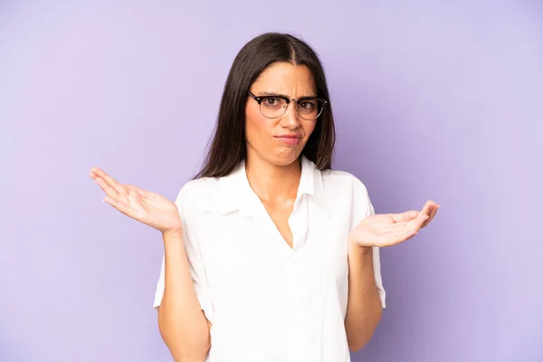 Hispanic Pretty Woman Looking Puzzled Confused Stressed Wondering Different Options — Stock Photo, Image