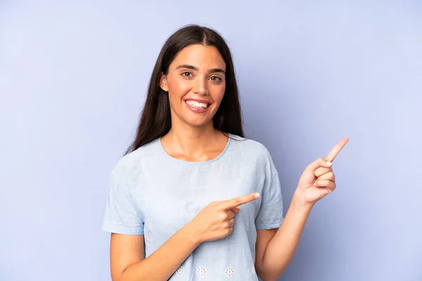 Hispanic Pretty Woman Smiling Happily Pointing Side Upwards Both Hands — Stock Photo, Image