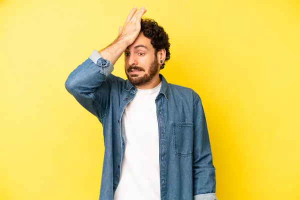 Young Bearded Man Raising Palm Forehead Thinking Oops Making Stupid — Foto Stock