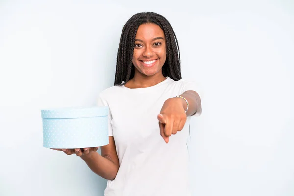 Black Pretty Woman Pointing Camera Choosing You Gift Box Concept — Stock Photo, Image