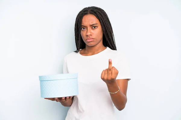 Black Pretty Woman Feeling Angry Annoyed Rebellious Aggressive Gift Box — Stock Photo, Image