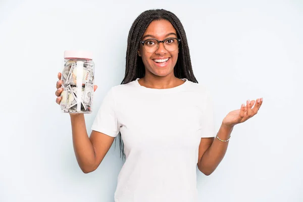 Black Pretty Woman Feeling Happy Surprised Realizing Solution Idea Savings —  Fotos de Stock