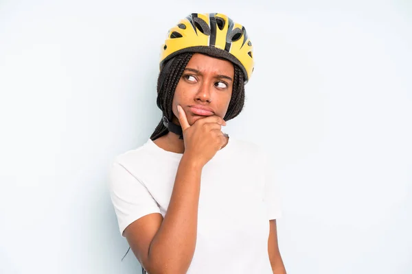 Black Pretty Woman Thinking Feeling Doubtful Confused Bike Helmet Concept — Zdjęcie stockowe