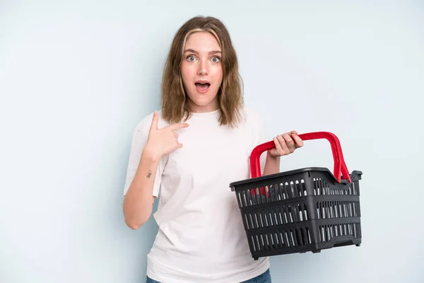Caucasian Pretty Woman Feeling Happy Pointing Self Excited Empty Shopping — Foto Stock