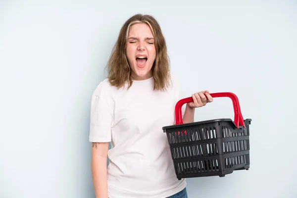 Caucasian Pretty Woman Shouting Aggressively Looking Very Angry Empty Shopping — Stockfoto