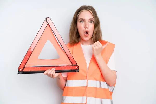 Caucasian Pretty Woman Looking Astonished Disbelief Car Emergency Concept — Stockfoto