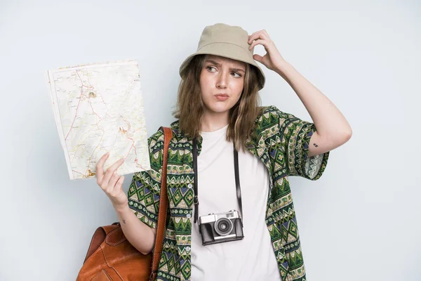 Caucasian Pretty Woman Feeling Puzzled Confused Scratching Head Backpacker Tourist — Photo