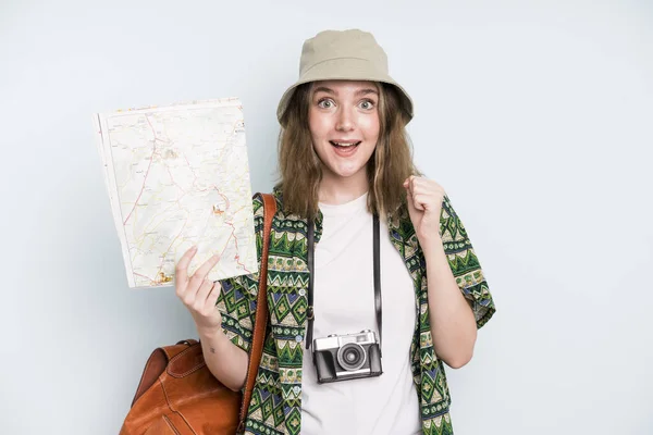 Caucasian Pretty Woman Feeling Shocked Laughing Celebrating Success Backpacker Tourist — Fotografia de Stock