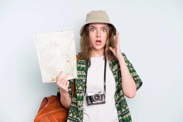 Caucasian Pretty Woman Screaming Hands Air Backpacker Tourist Map — 스톡 사진