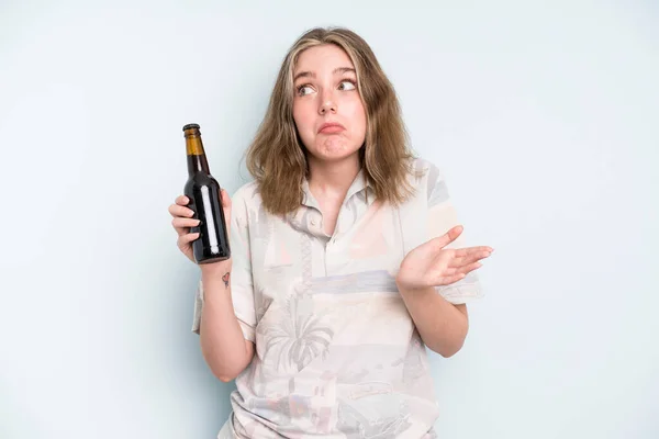 Caucasian Pretty Woman Shrugging Feeling Confused Uncertain Beer Concept — Foto de Stock