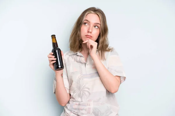 Caucasian Pretty Woman Thinking Feeling Doubtful Confused Beer Concept — Fotografia de Stock
