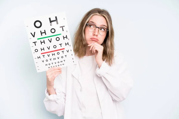 Caucasian Pretty Woman Screaming Hands Air Optical Vision Test Concept — Stockfoto