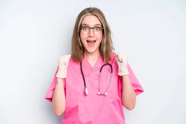 Caucasian Pretty Woman Smiling Happy Confident Expression Hand Chin Nurse — Stockfoto