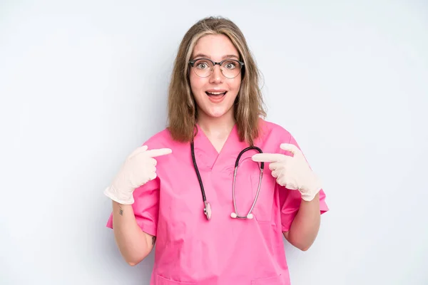 Caucasian Pretty Woman Looking Very Shocked Surprised Nurse Concept — Stockfoto