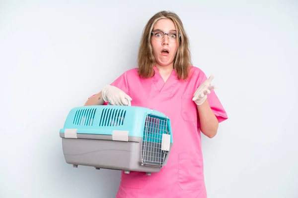 Caucasian Pretty Woman Looking Angry Annoyed Frustrated Veterinarian Concept — ストック写真