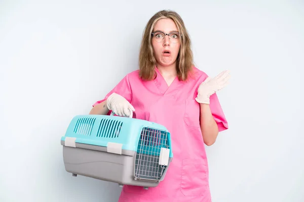 Caucasian Pretty Woman Looking Puzzled Confused Veterinarian Concept — Stockfoto
