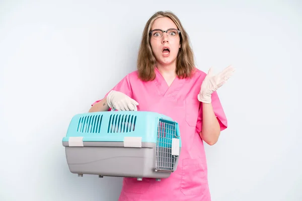 Caucasian Pretty Woman Shouting Aggressively Angry Expression Veterinarian Concept — Fotografia de Stock