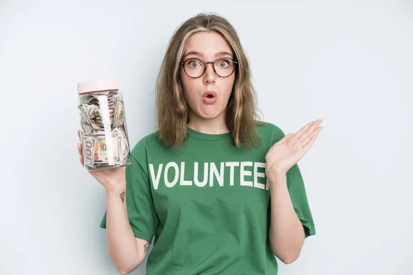 Caucasian Pretty Woman Looking Puzzled Confused Donation Volunteer Concept — Stockfoto