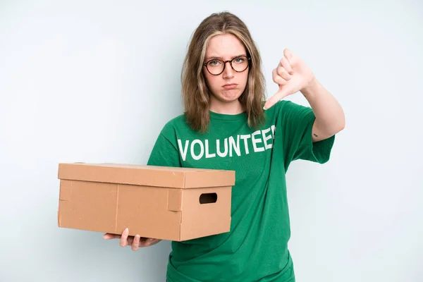 Caucasian Pretty Woman Smiling Looking Happy Gesturing Victory Peace Volunteer — ストック写真