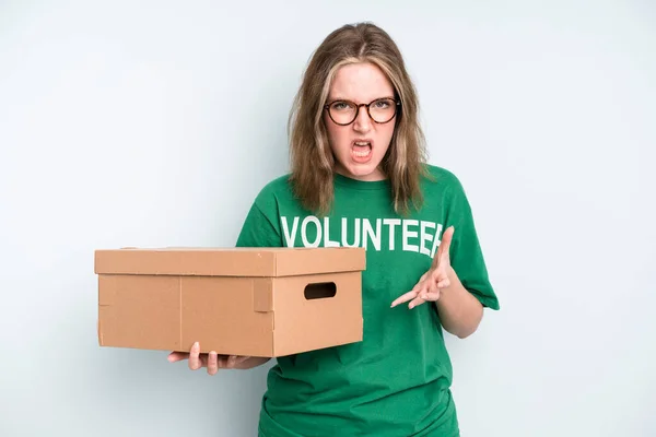 Caucasian Pretty Woman Shouting Aggressively Looking Very Angry Volunteer Donation — ストック写真