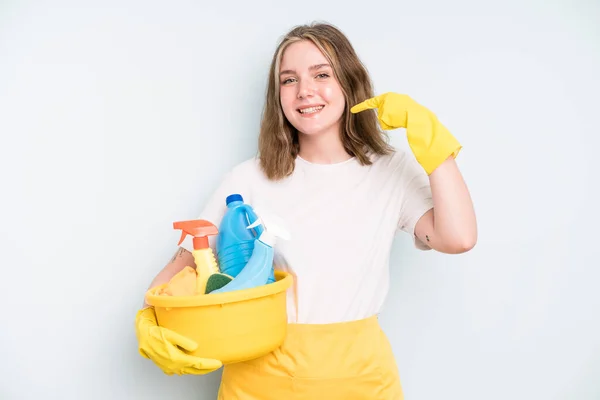 Caucasian Pretty Woman Smiling Confidently Pointing Own Broad Smile Housekeeper — Zdjęcie stockowe