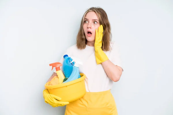 Caucasian Pretty Woman Feeling Happy Excited Surprised Housekeeper Cleaning Concept — Stockfoto
