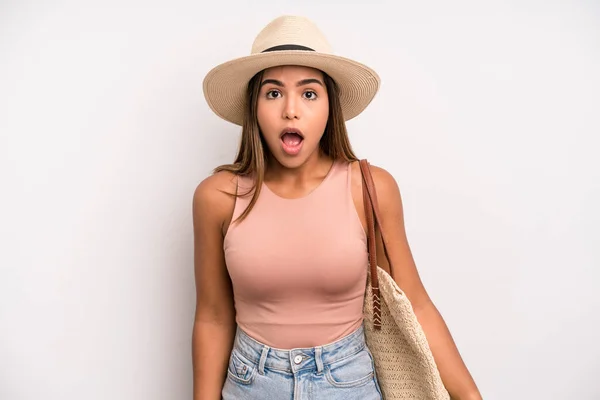 Hispanic Pretty Woman Looking Very Shocked Surprised Summer Holidays Concept — Stockfoto