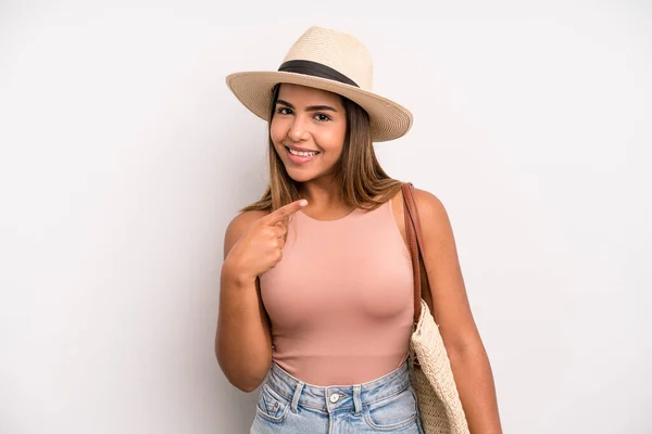 Hispanic Pretty Woman Smiling Cheerfully Feeling Happy Pointing Side Summer — Fotografia de Stock