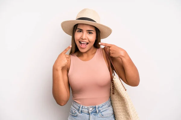 Hispanic Pretty Woman Smiling Confidently Pointing Own Broad Smile Summer — Fotografia de Stock