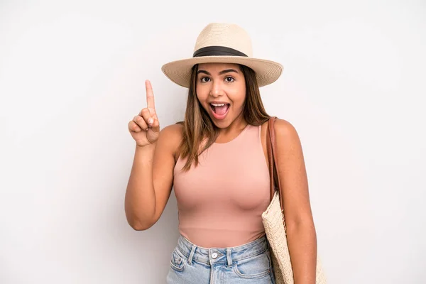 Hispanic Pretty Woman Feeling Happy Excited Genius Realizing Idea Summer — Stockfoto