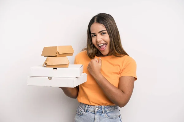 Hispanic Pretty Woman Feeling Happy Facing Challenge Celebrating Fast Food — Stok fotoğraf