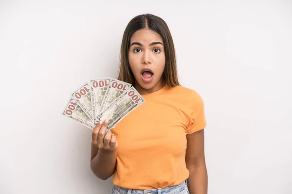 Hispanic Pretty Woman Looking Very Shocked Surprised Dollar Banknotes Savings — Foto Stock