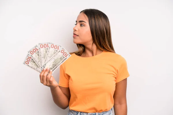 Hispanic Pretty Woman Profile View Thinking Imagining Daydreaming Dollar Banknotes — Foto Stock