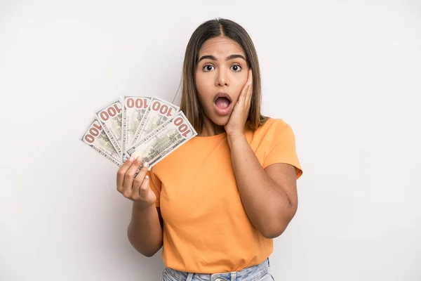 Hispanic Pretty Woman Feeling Shocked Scared Dollar Banknotes Savings Concept — Foto Stock