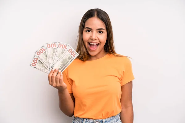 Hispanic Pretty Woman Looking Happy Pleasantly Surprised Dollar Banknotes Savings — 스톡 사진