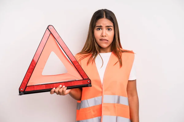 Hispanic Pretty Woman Looking Puzzled Confused Car Accident Emergency Concept — Stock Fotó