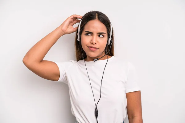 Hispanic Pretty Woman Smiling Happily Daydreaming Doubting Telemarketer Concept — Stock Photo, Image