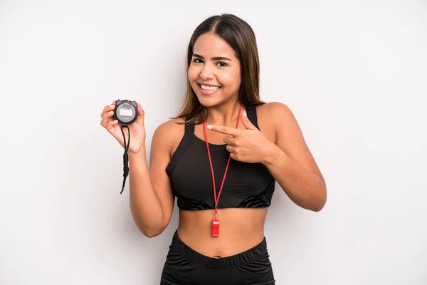 Hispanic Pretty Woman Smiling Cheerfully Feeling Happy Pointing Side Swimmer — Stockfoto