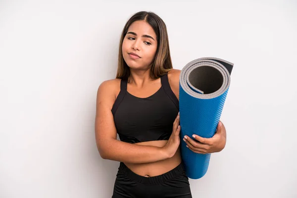 Zijn Paniekerige Mooie Vrouw Haalt Haar Schouders Voelt Zich Verward — Stockfoto